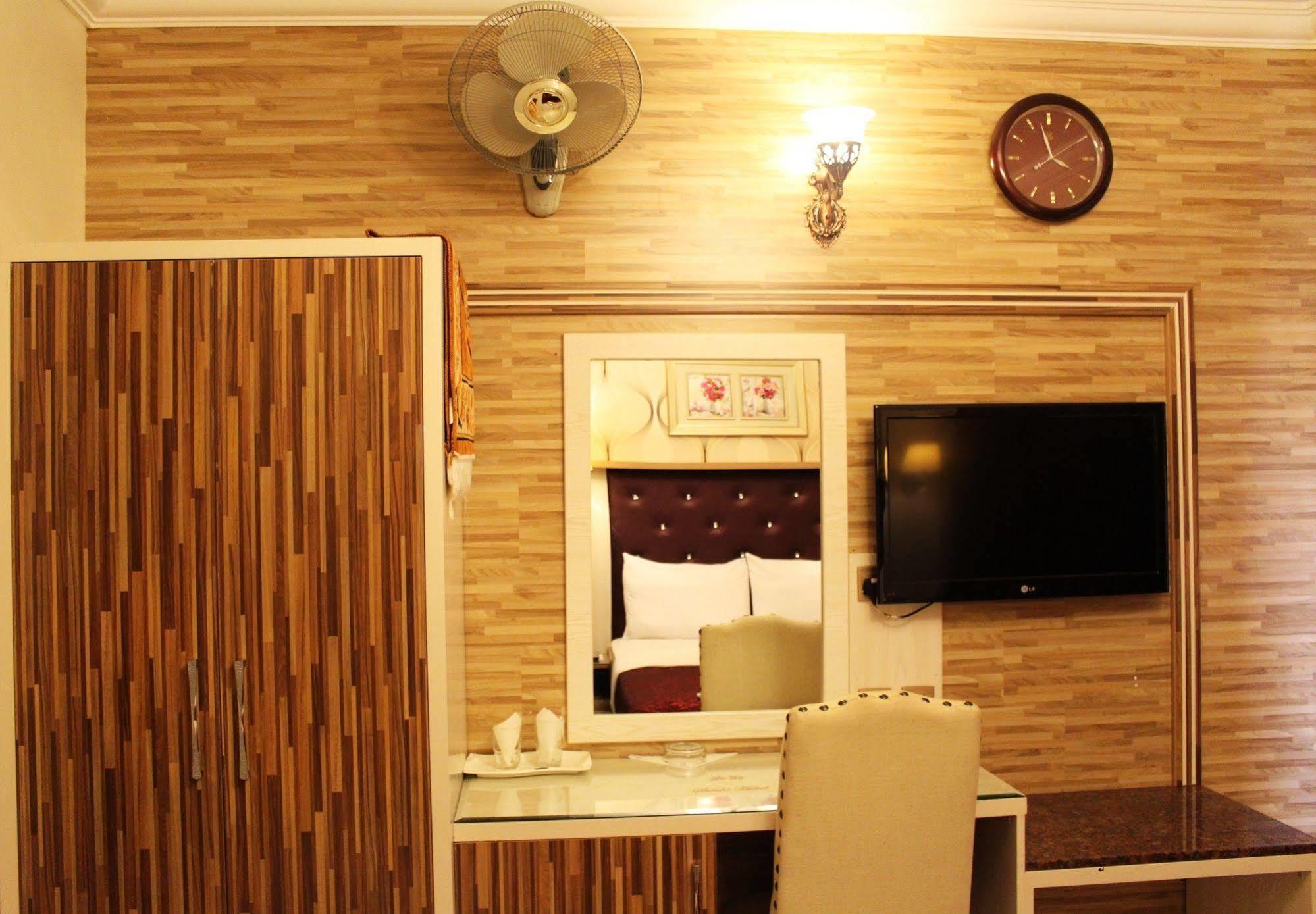 Sutchi Hotel Dubaj Zewnętrze zdjęcie