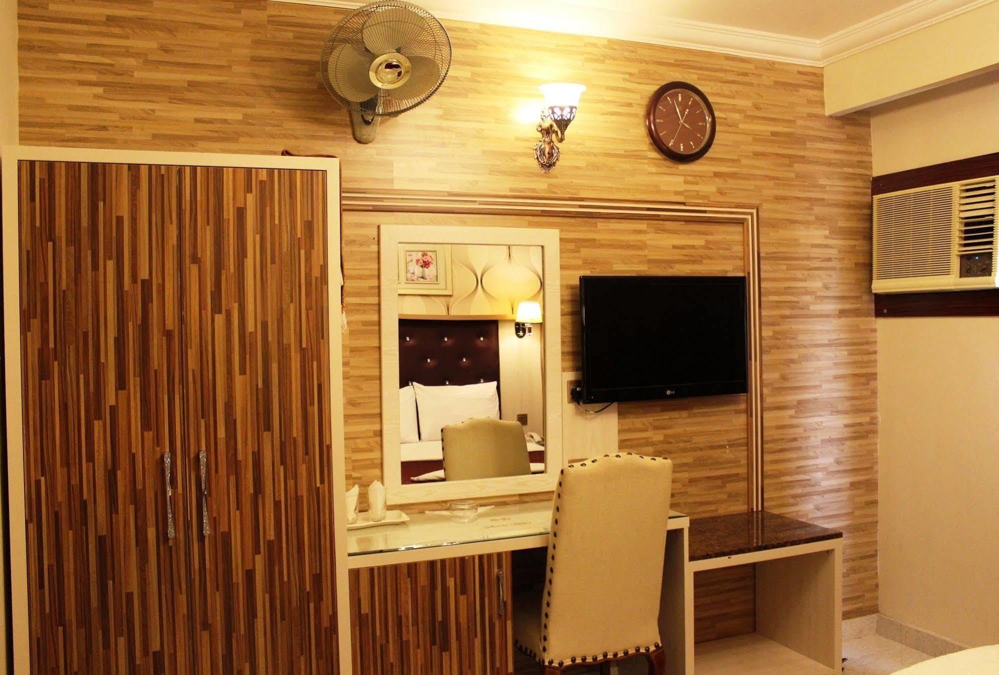 Sutchi Hotel Dubaj Zewnętrze zdjęcie